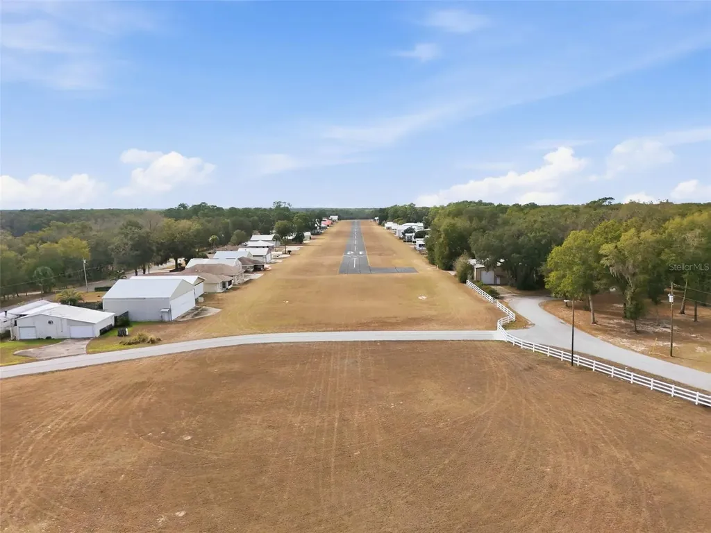 16450 SE 57th Place Ocklawaha FL 32179