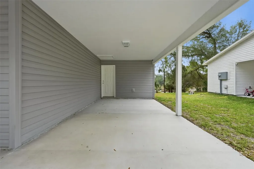 16450 SE 57th Place Ocklawaha FL 32179