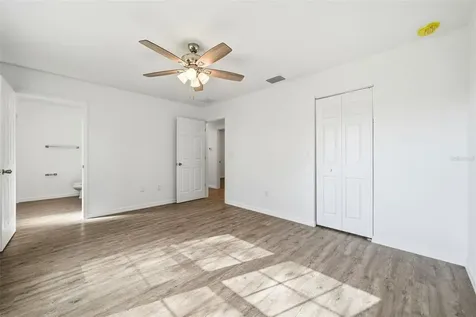 16450 SE 57th Place Ocklawaha FL 32179