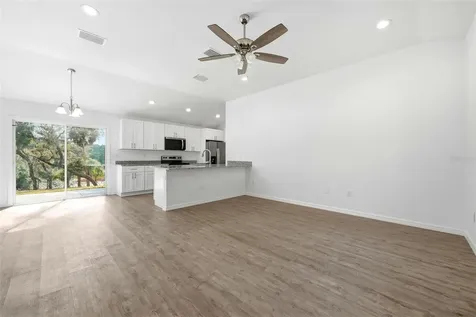 16450 SE 57th Place Ocklawaha FL 32179