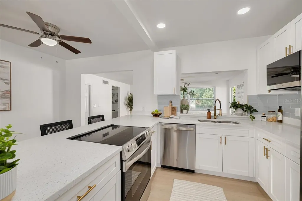 6103 6th Avenue N St Petersburg FL 33710