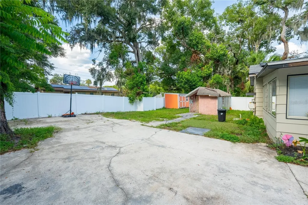 535 W Division Street Deland FL 32720