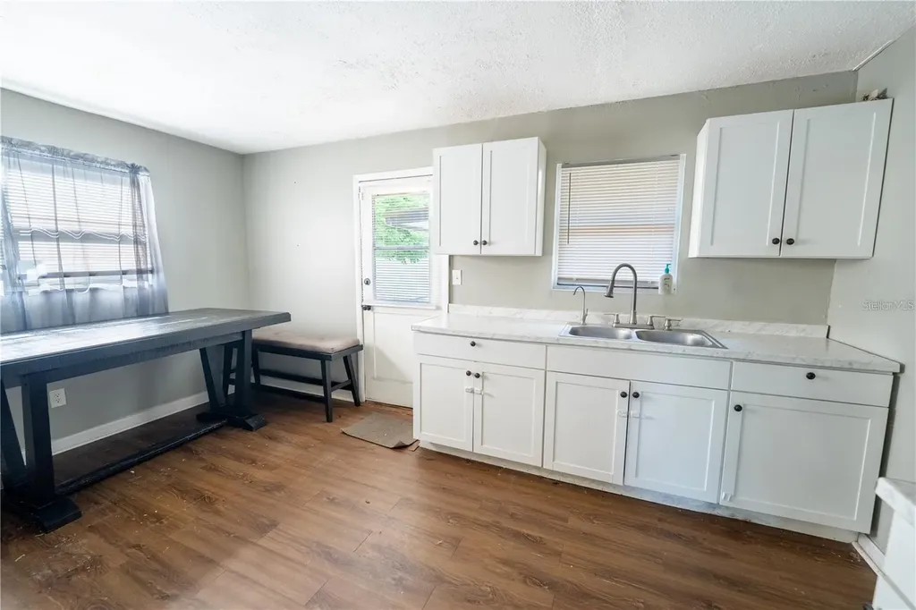 535 W Division Street Deland FL 32720