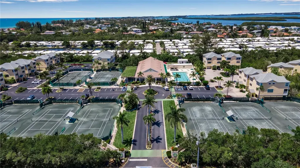 515 Forest Way Longboat Key FL 34228