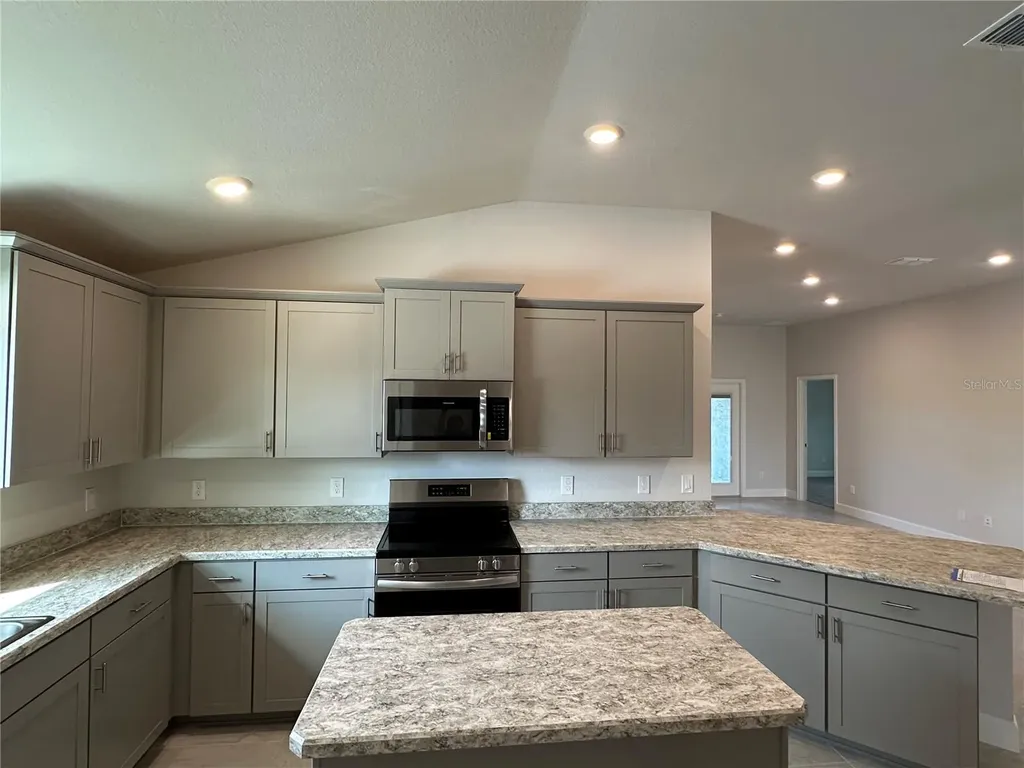 12555 NE 48th Terrace Oxford FL 34484
