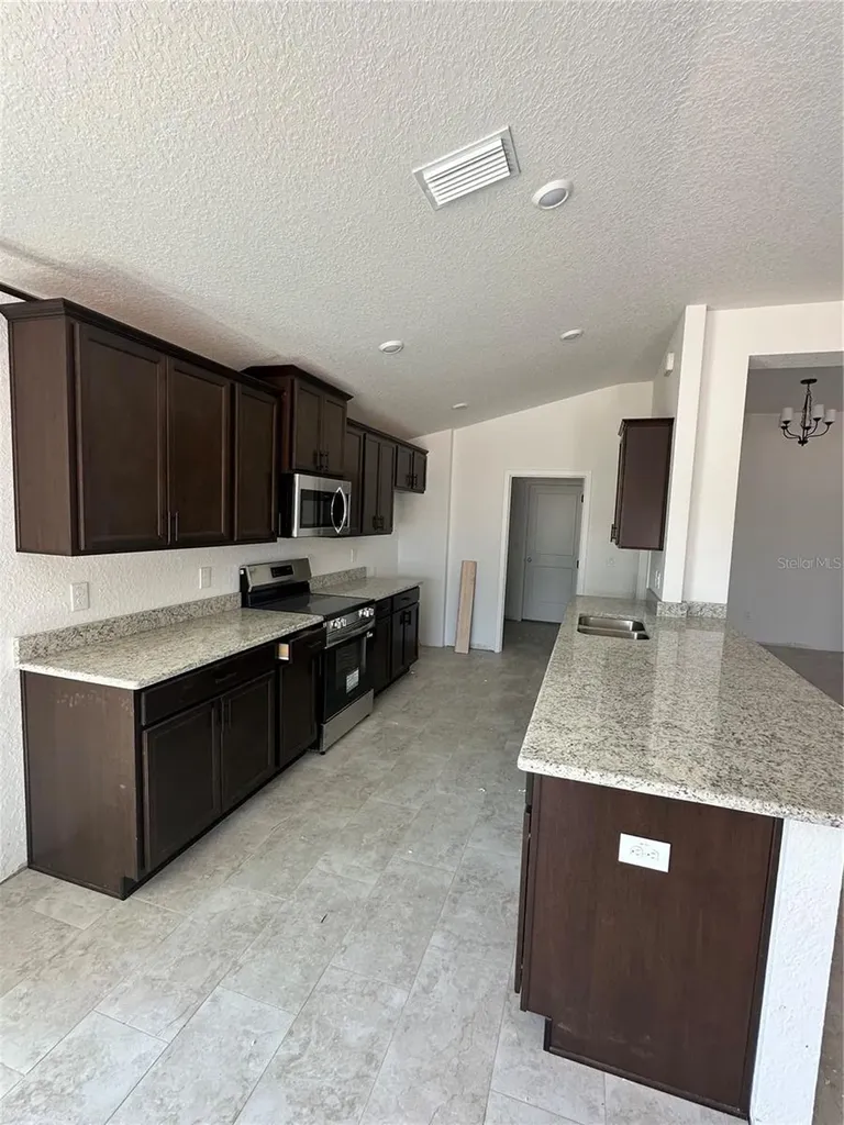 12555 NE 48th Terrace Oxford FL 34484