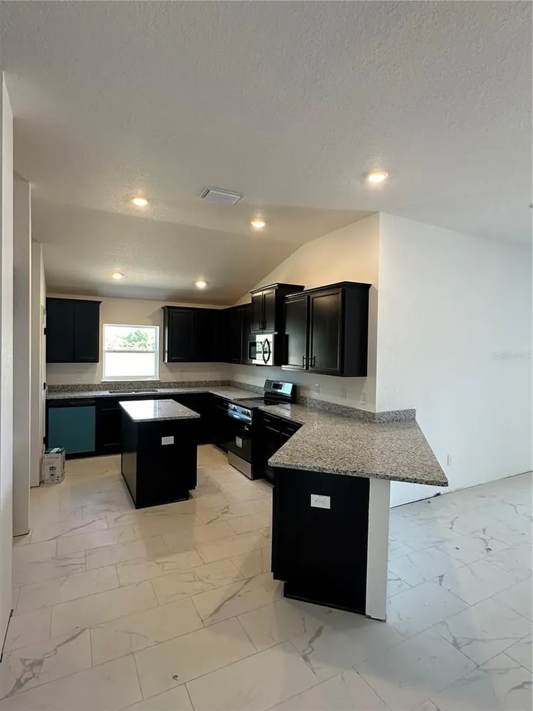 12555 NE 48th Terrace Oxford FL 34484