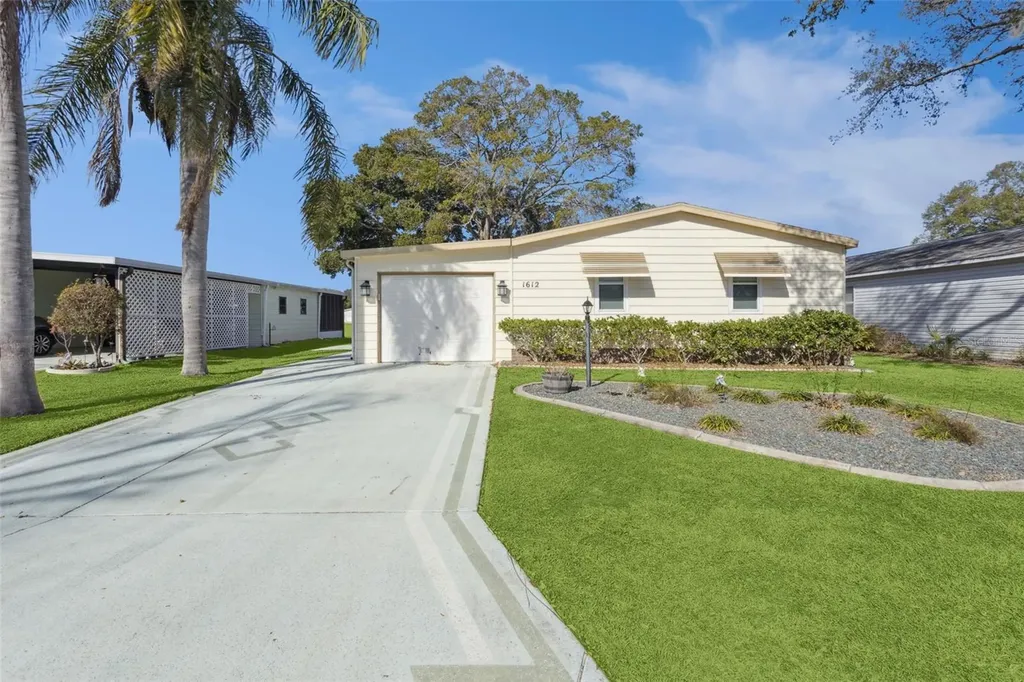 1612 E Schwartz Boulevard Lady Lake FL 32159