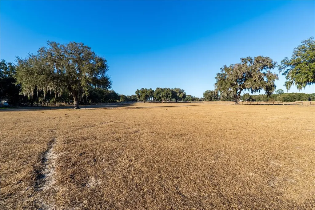2051 SE 155th Street Summerfield FL 34491