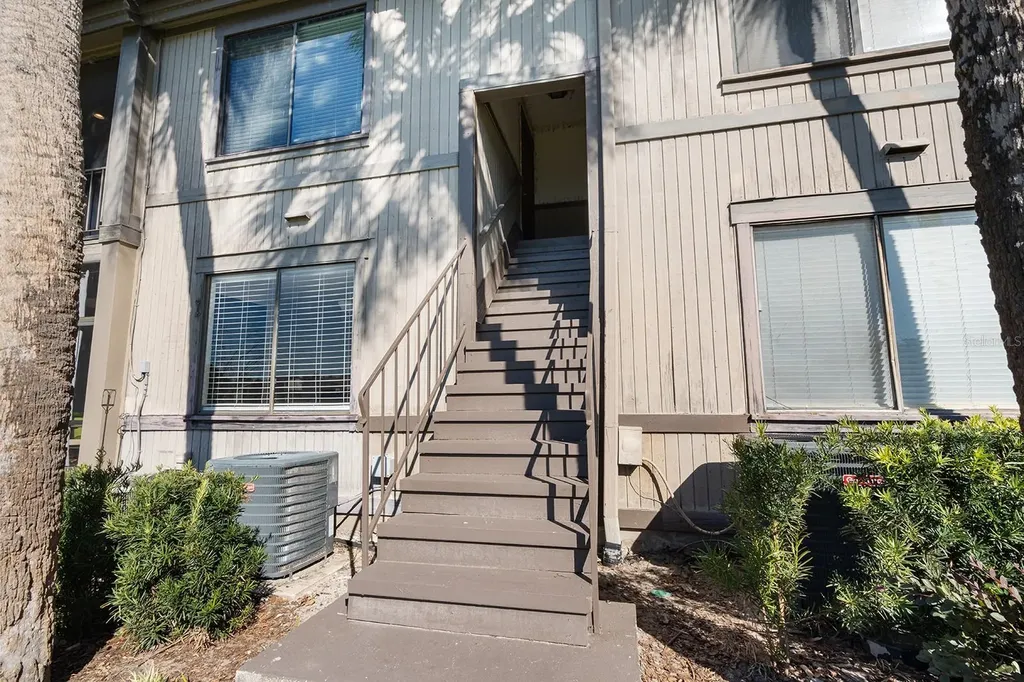 670 Lake Villas Drive Altamonte Springs FL 32701
