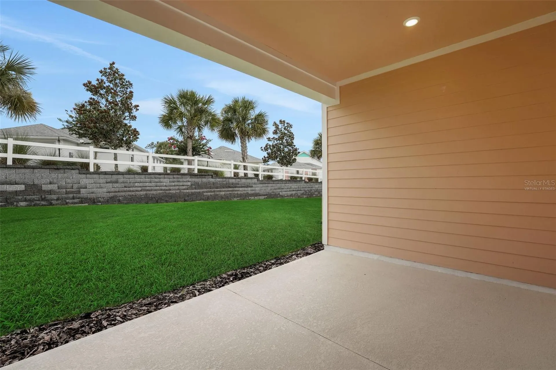 987 Fiesta Key Circle Lady Lake FL 32159
