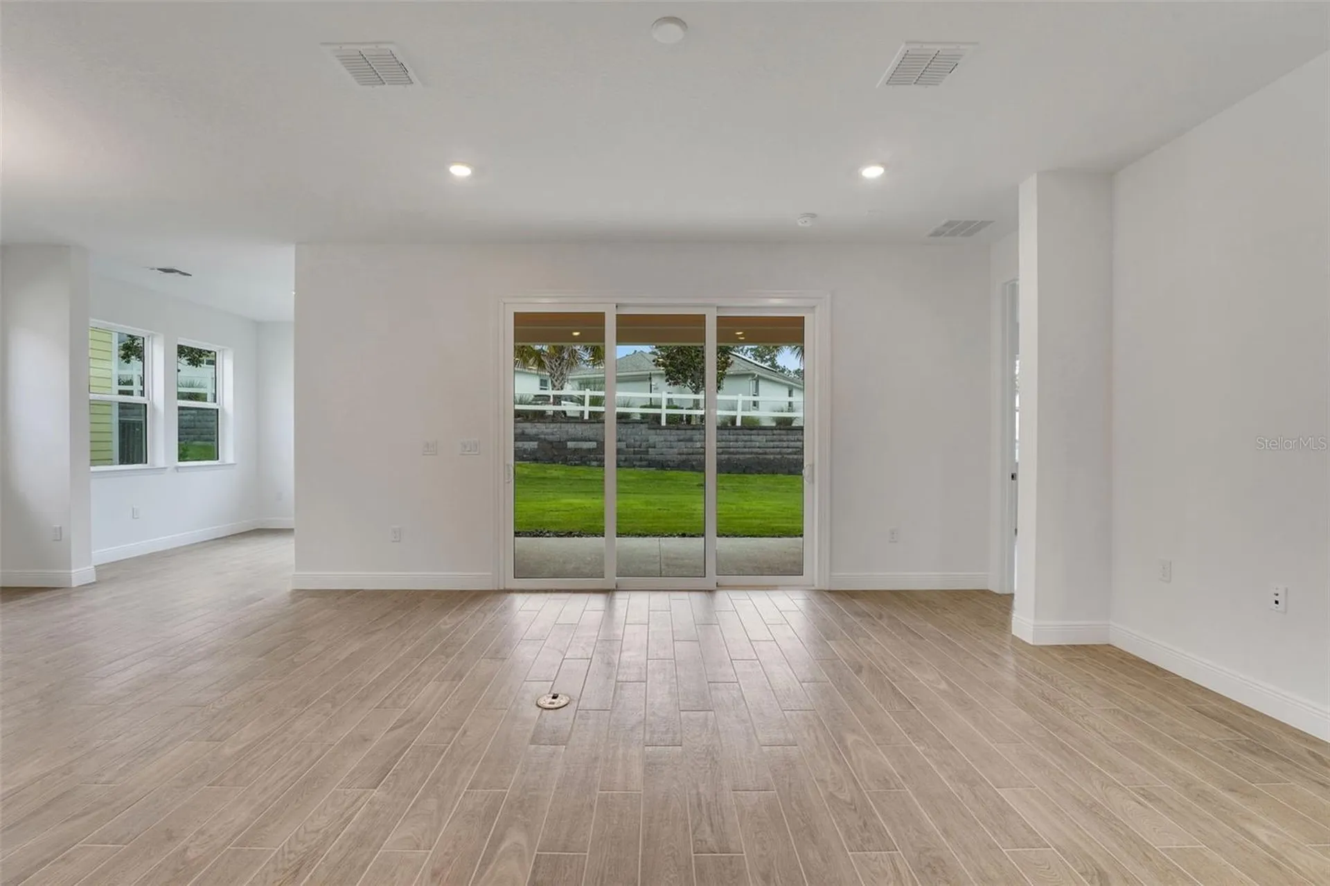 987 Fiesta Key Circle Lady Lake FL 32159