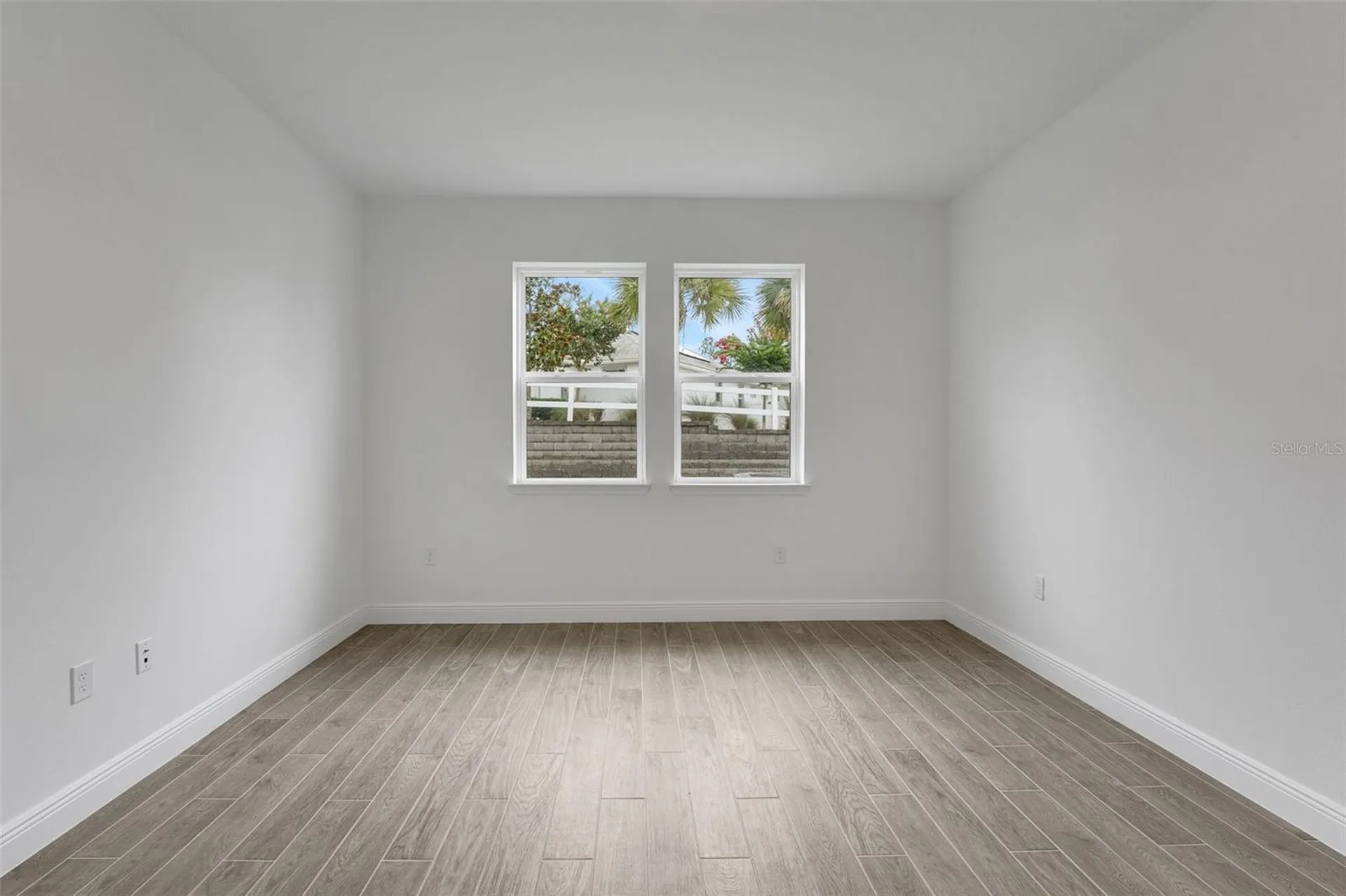 987 Fiesta Key Circle Lady Lake FL 32159