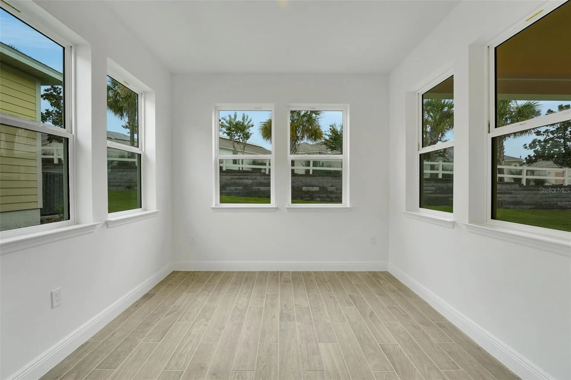 987 Fiesta Key Circle Lady Lake FL 32159
