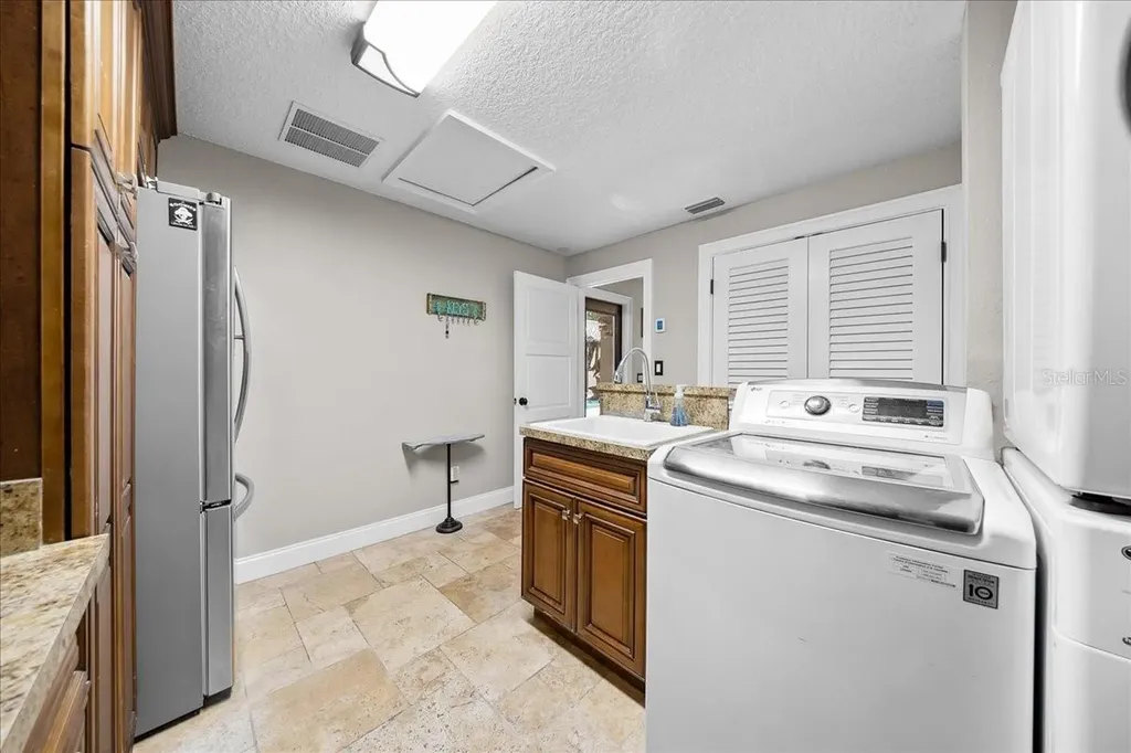 452 SE Paradise Point Road Crystal River FL 34429