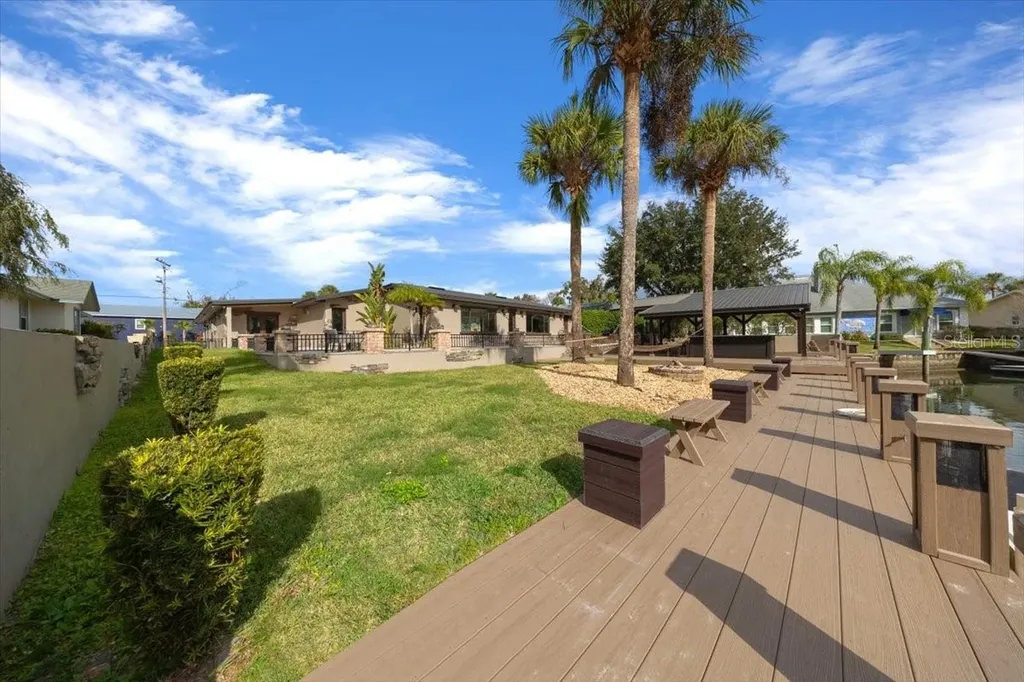 452 SE Paradise Point Road Crystal River FL 34429
