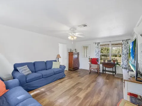 36228 Clinton Avenue Dade City FL 33525