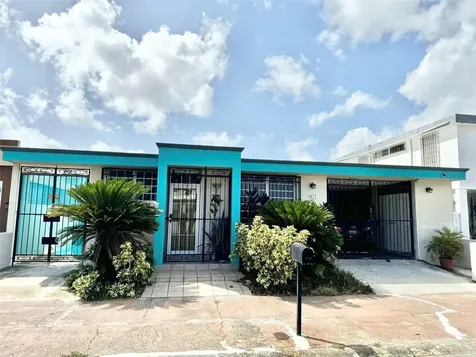 Paseo Magdalena Street Urb. Levittown Lakes Toa Baja PR 00949