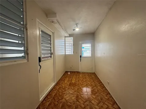 Paseo Magdalena St. Urb. Levittown Lakes Toa Baja PR 00949