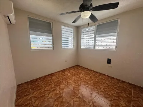 Paseo Magdalena St. Urb. Levittown Lakes Toa Baja PR 00949