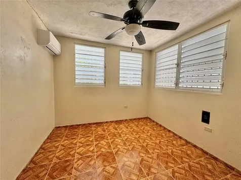 Paseo Magdalena Street Urb. Levittown Lakes Toa Baja PR 00949