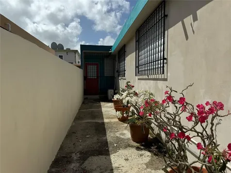 Paseo Magdalena Street Urb. Levittown Lakes Toa Baja PR 00949