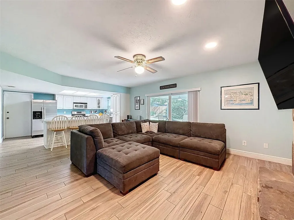7923 Singing Court Place Tampa FL 33615