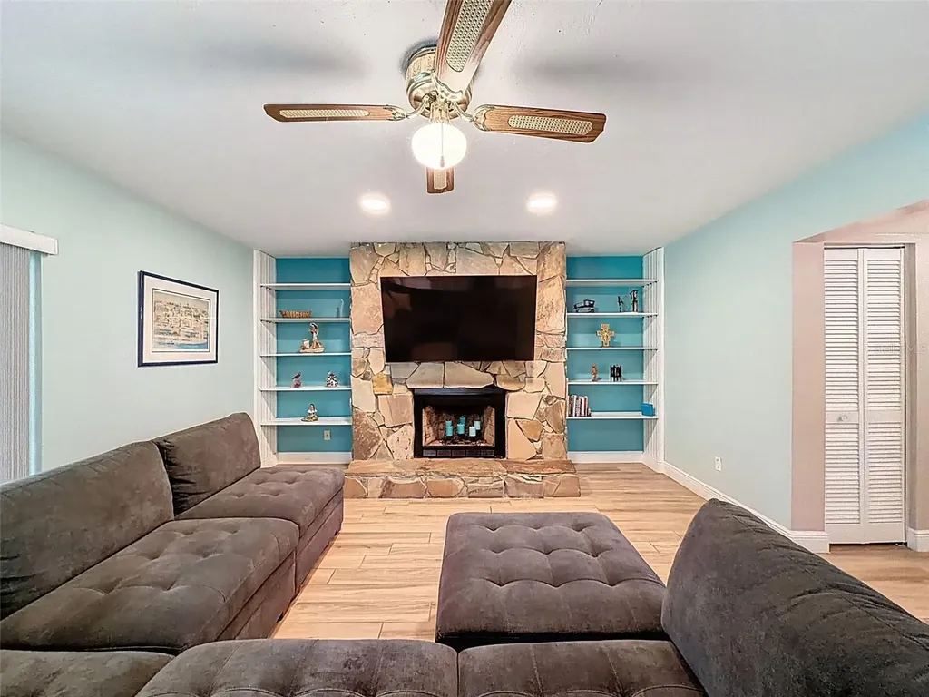 7923 Singing Court Place Tampa FL 33615