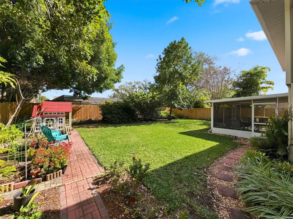 7923 Singing Court Place Tampa FL 33615