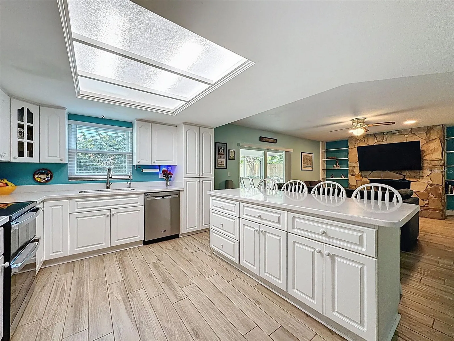 7923 Singing Court Place Tampa FL 33615