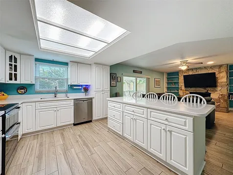 7923 Singing Court Place Tampa FL 33615