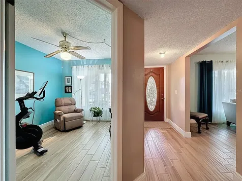 7923 Singing Court Place Tampa FL 33615