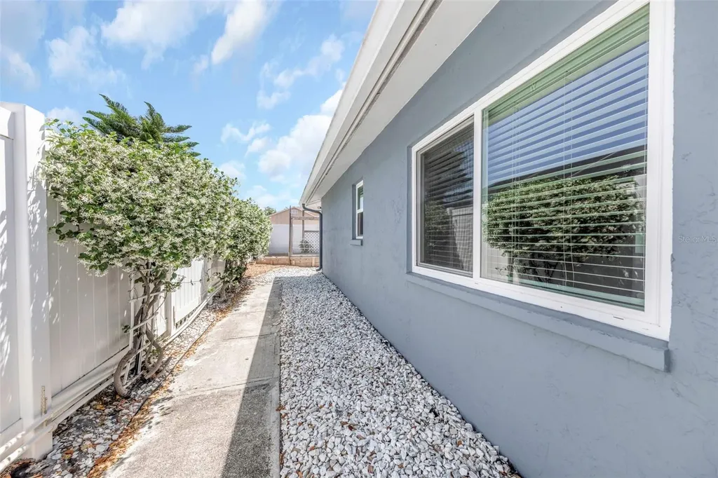 9407 Laura Anne Drive Seminole FL 33776