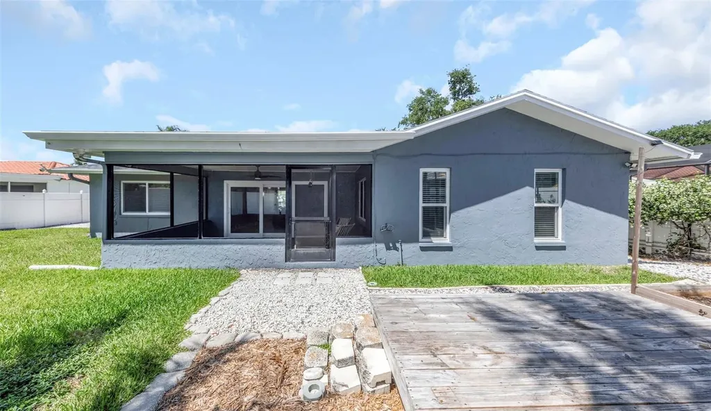 9407 Laura Anne Drive Seminole FL 33776