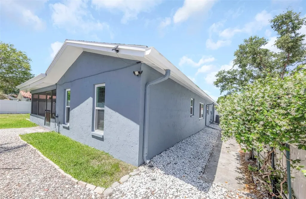 9407 Laura Anne Drive Seminole FL 33776
