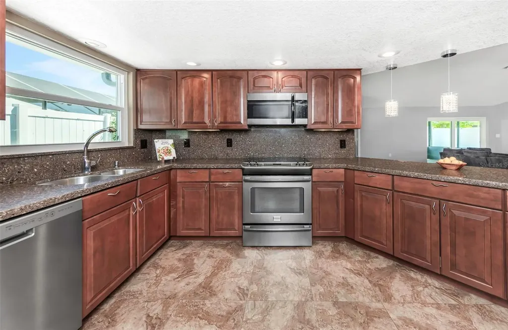 9407 Laura Anne Drive Seminole FL 33776