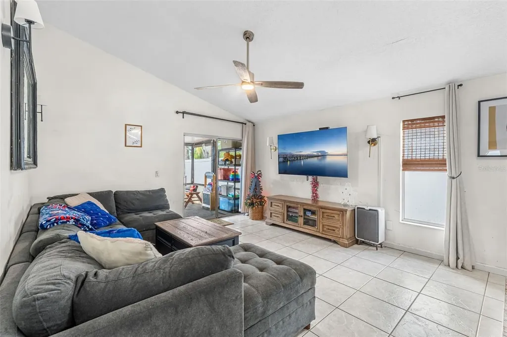 9911 Flynt Circle Orlando FL 32825