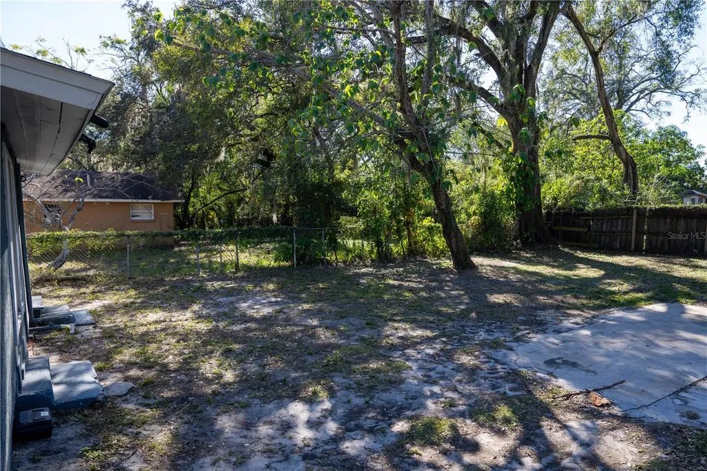 8122 N Marks Street Tampa FL 33604