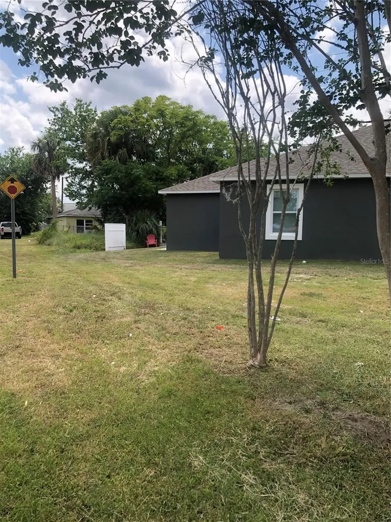 1013 W 11th Street Sanford FL 32771