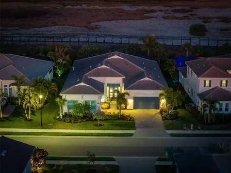 8276 Redonda Loop Lakewood Ranch FL 34202