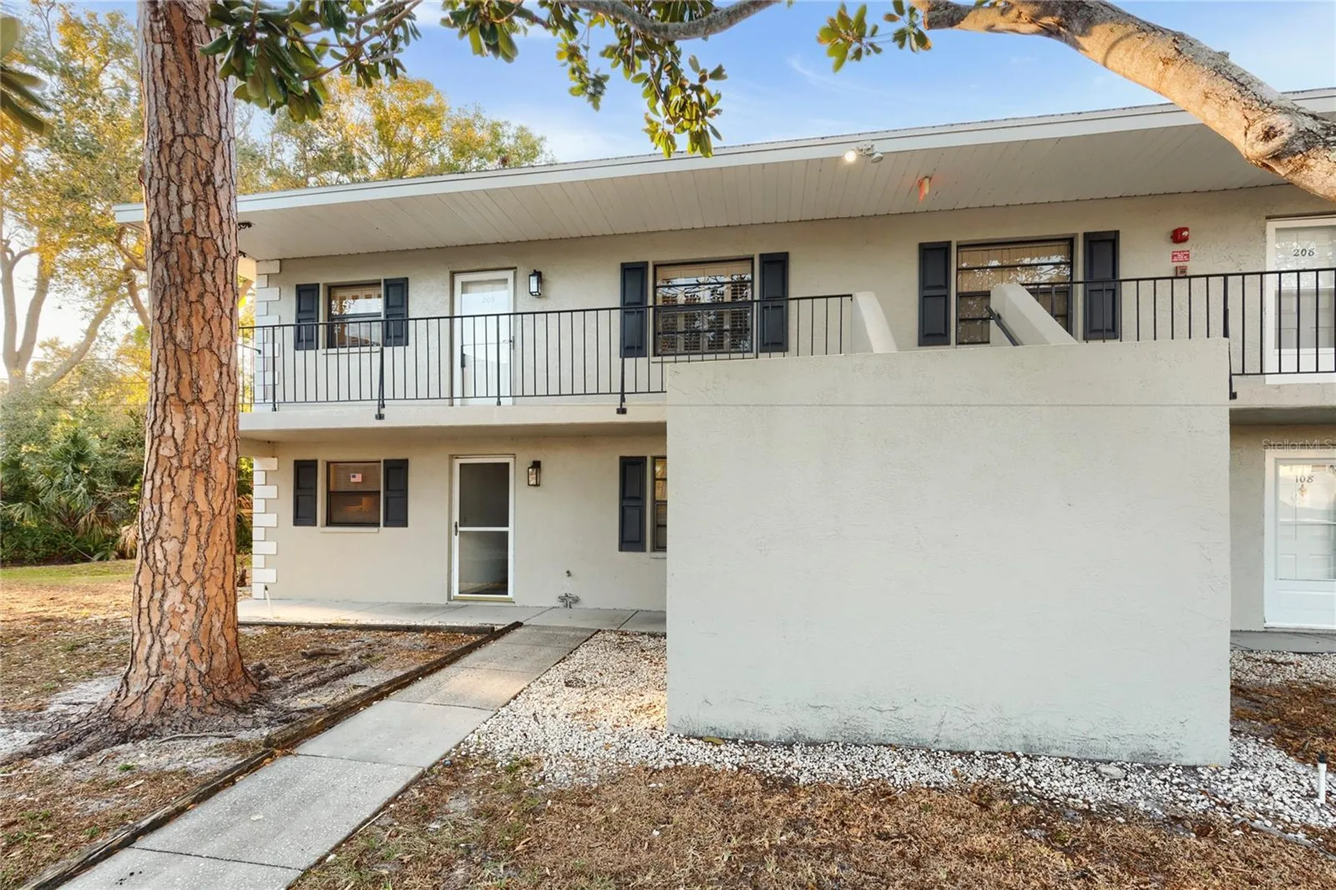 101 Lake Avenue NE Largo FL 33771