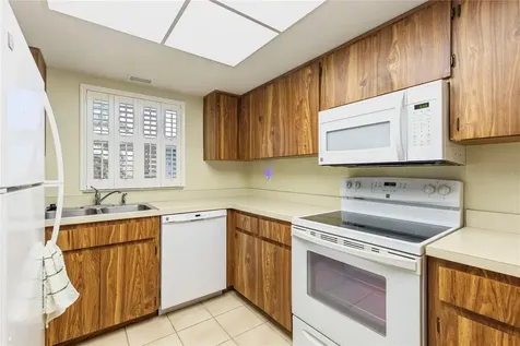 101 Lake Avenue NE Largo FL 33771