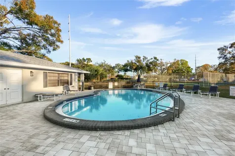 101 Lake Avenue NE Largo FL 33771