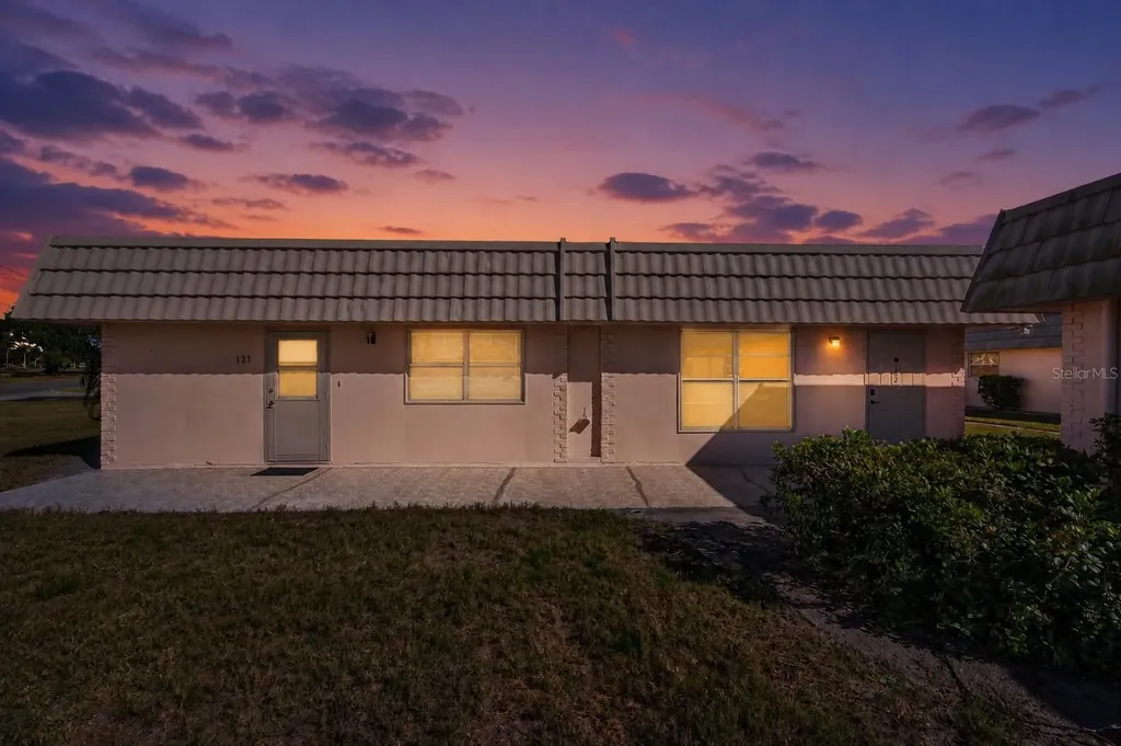 201 Bedford Trail Sun City Center FL 33573