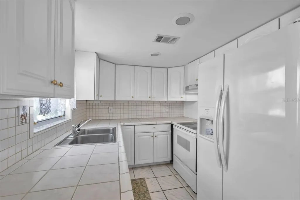 201 Bedford Trail Sun City Center FL 33573