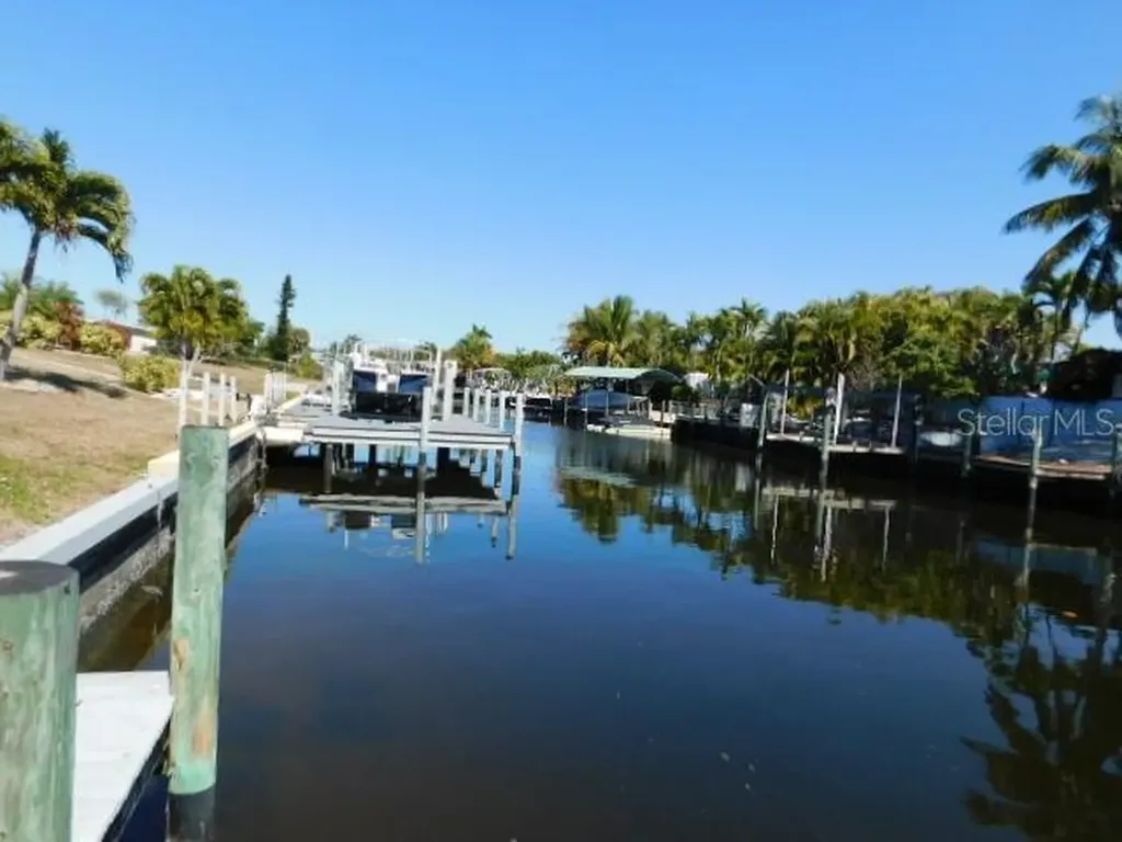 3105 SE 16th Place Cape Coral FL 33904