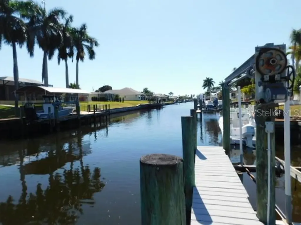 3105 SE 16th Place Cape Coral FL 33904