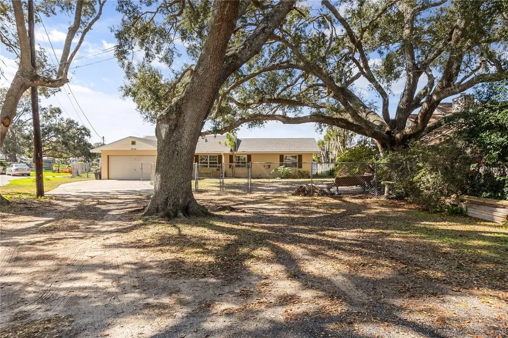 9909 Jacaranda Avenue Clermont FL 34711