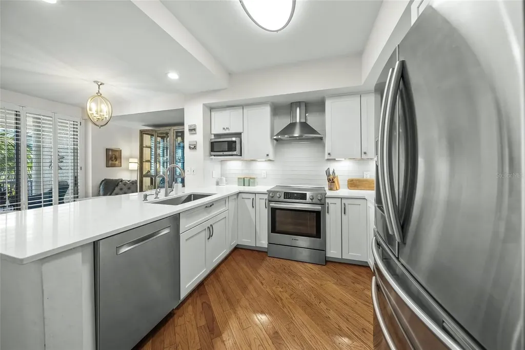 1260 Dolphin Bay Way Sarasota FL 34242