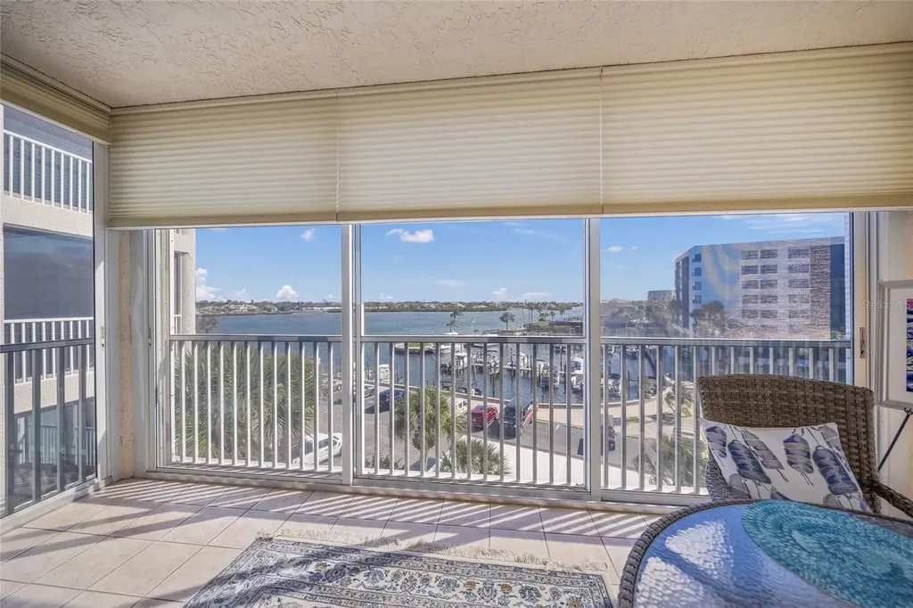 1260 Dolphin Bay Way Sarasota FL 34242